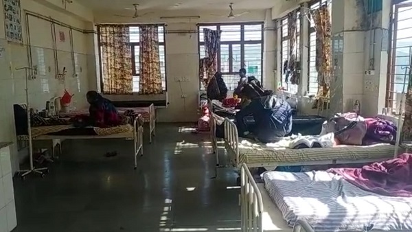 नर्सिंग स्टाफ की हड़ताल