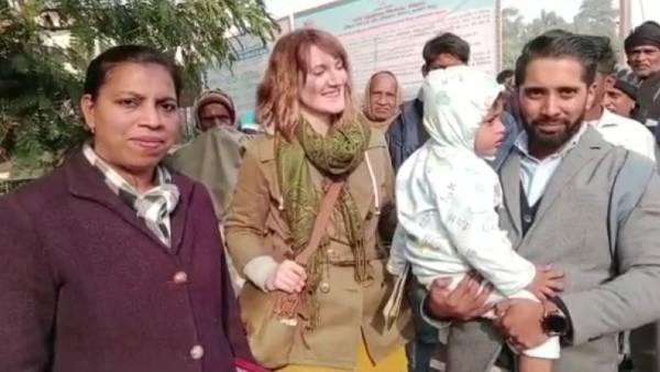 स्वीडन के दंपती ने लिया धर्मराज को गोद स्वीडन के दंपती ने लिया धर्मराज को गोद