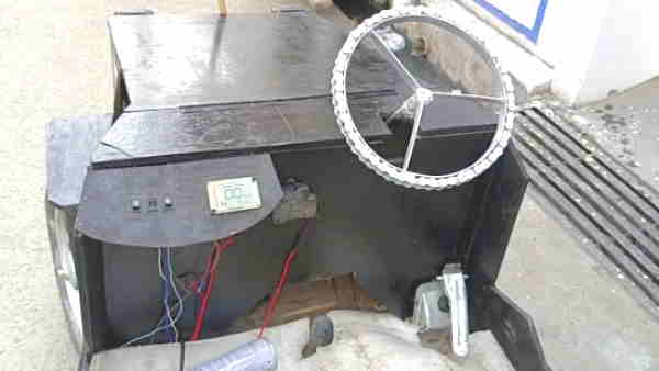 car made with wood operates with battery uttar pradesh bijnor 22 year old mechanic Ali kumel