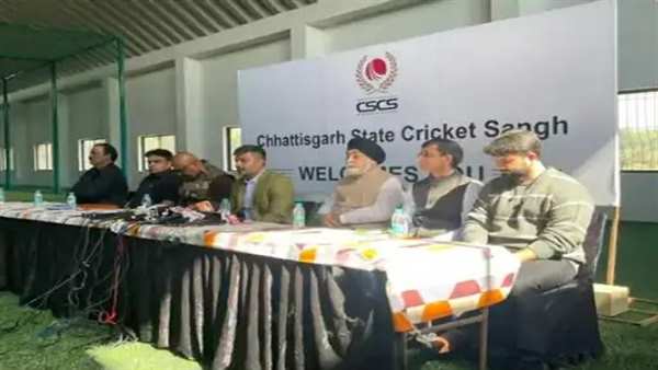 क्रिकेट संघ कार्यालय के बाहर से हो रही थी बिक्री