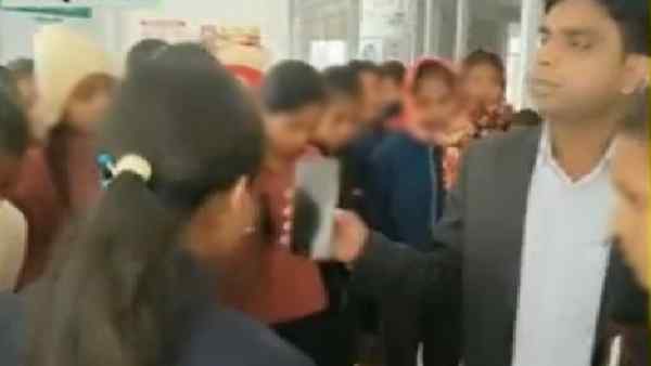 डीसी के निर्देश पर डीएसई ने सुनीं लड़कियों की शिकायतें
