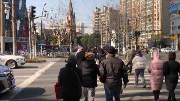 चीन की घटती जनसंख्या का संकेत क्या है ?