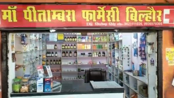 Kanpur thieves stole thousands from the medical store owner in broad daylight captured in CCTV Kanpur thieves stole thousands from the medical store owner in broad daylight captured in CCTV