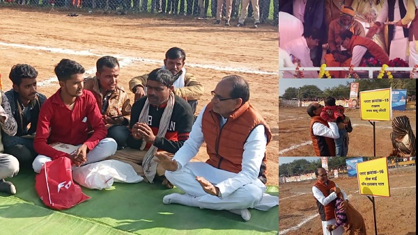 जमीन पर बैठकर भोजन किया, बच्चे को गोद में उठा दुलार किया