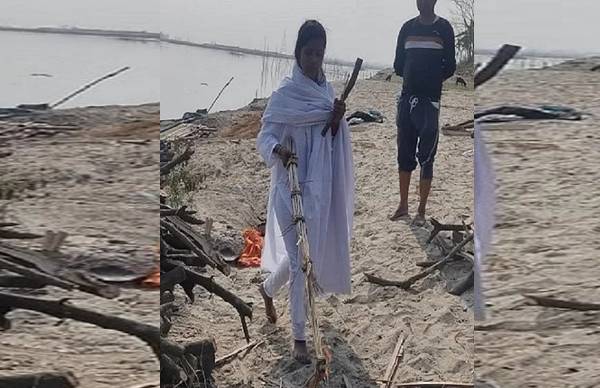 बेटियों ने निभाई अंतिम संस्कार की परंपरा