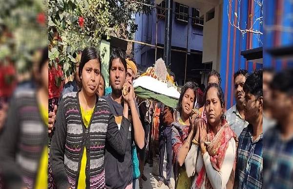 बेटियों को देख भावुक हुए ग्रामीण