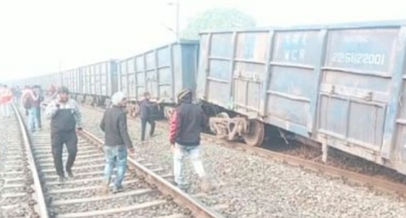 दमोह स्टेशन के पास मालगाड़ी दुर्घटनाग्रस्त