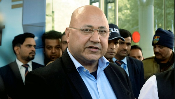 'गड्ढे से बचाने के चक्कर में एक्सीडेंट हो गया' 'गड्ढे से बचाने के चक्कर में एक्सीडेंट हो गया'