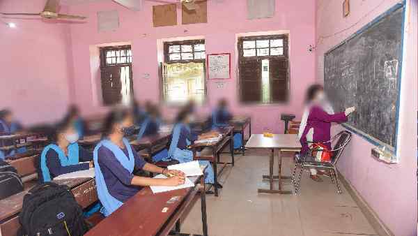 शिकायतों की जांच के लिए टीम बनाने के भरोसा दिया