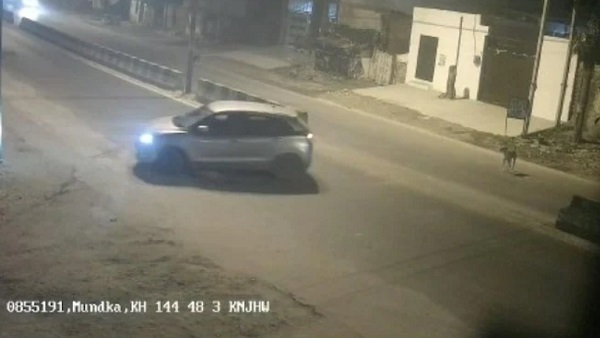 घटना के वक्त में 4 या 5 लोग थे कार में? 