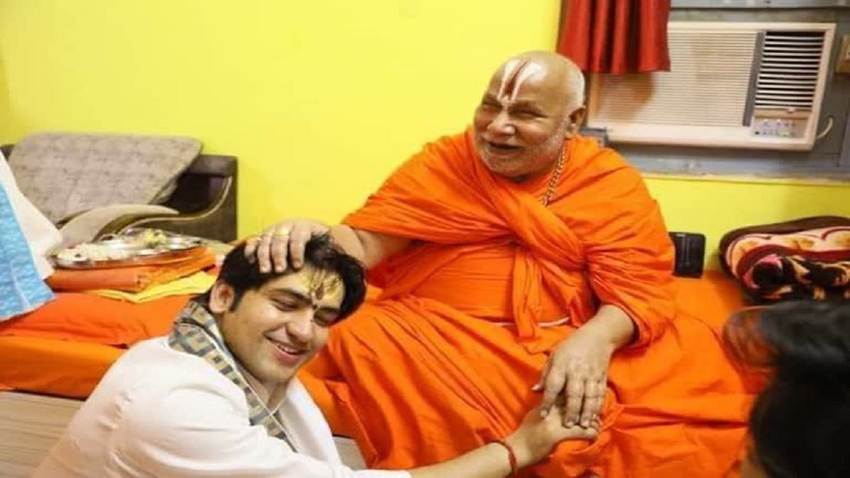 जगदगुरू रामभद्राचार्य बोले-धीरेंद्र मेरा शिष्य गलत नहीं जगदगुरू रामभद्राचार्य बोले-धीरेंद्र मेरा शिष्य गलत नहीं