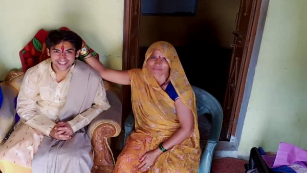 धीरेंद्र शास्त्री का जन्‍म, बचपन व परिवार