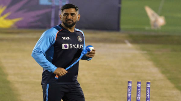 धोनी के वीडियो पर लोगों ने लुटाया प्यार