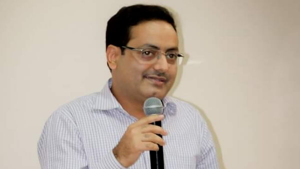  तीनों भाइयों के अलग सरनेम की वजह