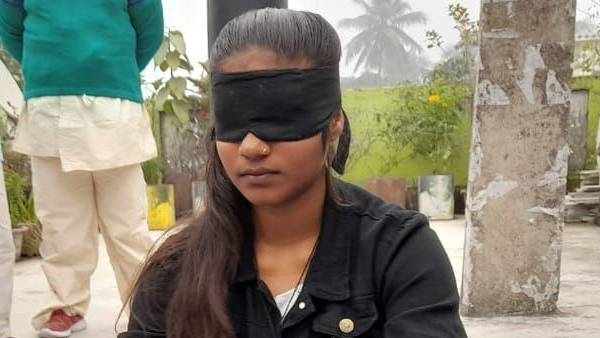 बंद आंखों से करती है दुनिया का दीदार