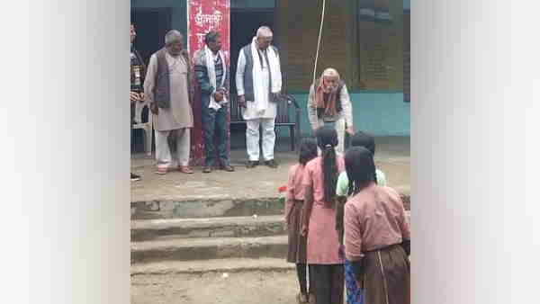 Mathura Brick fell on the chief guest during flag hoisting video went viral