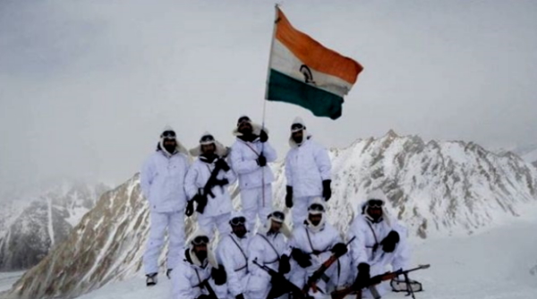  कौन हैं नायक दिगेंद्र कुमार?