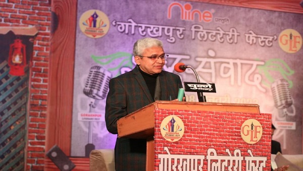 लोकतंत्र के अस्तित्व की कल्पना साहित्य के बिना अधूरी 