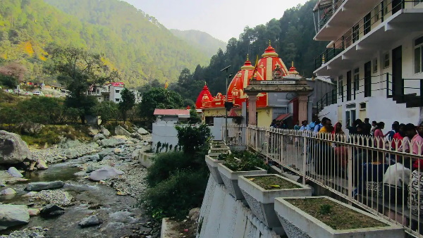 बाबा नीम करोली का वास्तविक नाम लक्ष्मीनारायण शर्मा था