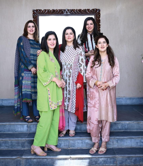 पांच अफसर बहनों की पोस्टिंग पांच अफसर बहनों की पोस्टिंग