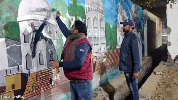 Bajrang Dal black painted the wall painting made for G20 summit in agra 