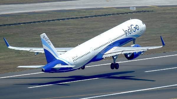 एयरपोर्ट की जमीन पर कई जगहों पर अतिक्रमण एयरपोर्ट की जमीन पर कई जगहों पर अतिक्रमण