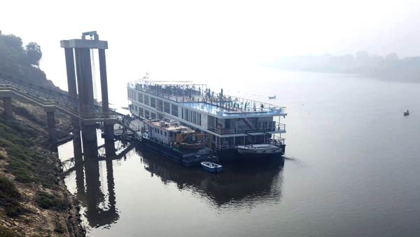 वाराणसी से कोलकाता के बीच भी चलेगा क्रूज़ 