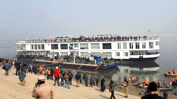 जल मार्गों के संचालन की लागत सड़क मार्गों से ढाई गुना कम जल मार्गों के संचालन की लागत सड़क मार्गों से ढाई गुना कम