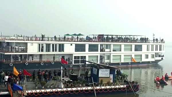 क्रूज में सभी के लिए कुछ न कुछ खास क्रूज में सभी के लिए कुछ न कुछ खास