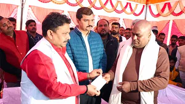 अनिल के परिवार को दिया गया पीएम आवास