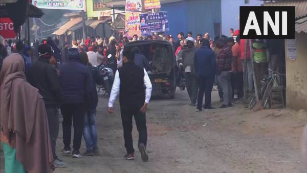 मन्नत पूरी होने पर दोस्तों के साथ निकला घूमने