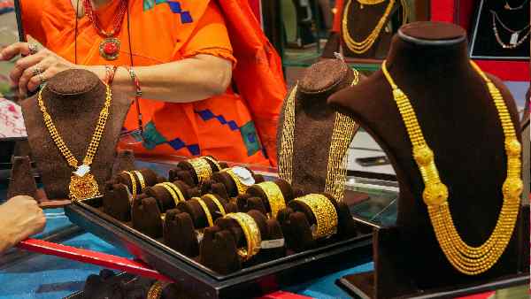 शत्रुओं की चल संपत्तियां भी हैं देश में 