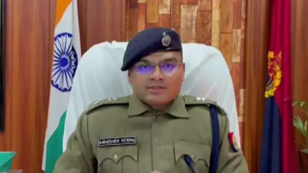 नोएडा पुलिस ने दी 1 दिन की सैलरी नोएडा पुलिस ने दी 1 दिन की सैलरी