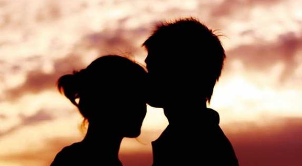 25 साल वाली तस्वीरों में लुक में काफी समानता मिली 25 साल वाली तस्वीरों में लुक में काफी समानता मिली