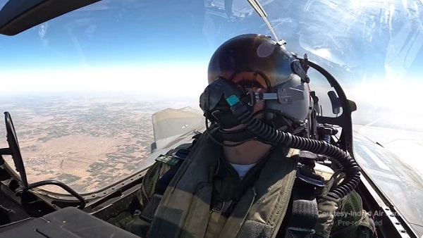 पायलट के चेहरे पर नहीं दिखी शिकन