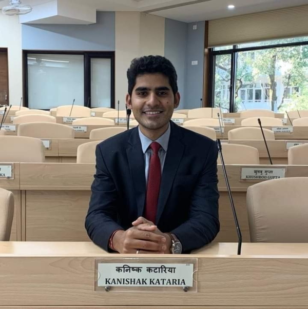 कनिष्‍ठ प्रशासनिक वेतन श्रृंखला से चयन वेतन श्रृंखला में पदोन्‍नत आईएएस (Lelel 13 in Pay Matrix)