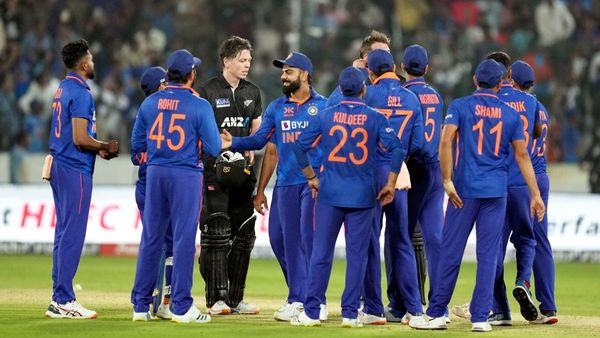 अंत में भारत को मिली मुश्किल जीत