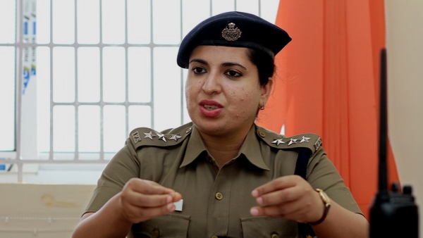 5. आईपीएस रुवेदा सलाम : डॉक्टर से अफसर बनीं 5. आईपीएस रुवेदा सलाम : डॉक्टर से अफसर बनीं