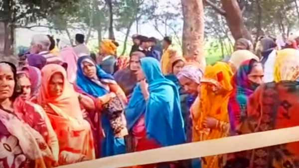गांव में पुलिस फोर्स तैनात की गई