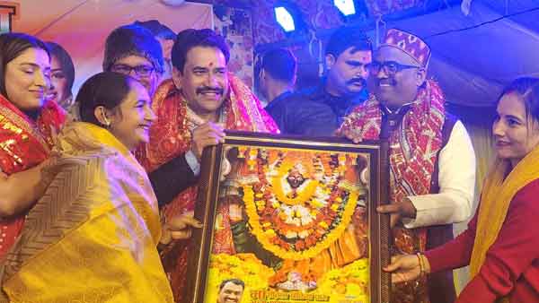 20 साल पहले मां के दरबार में गाए थे गाना