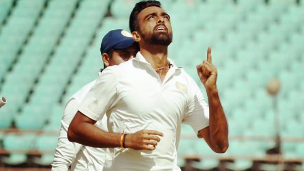 उनादकट ने पहले ही ओवर में ली हैट्रिक उनादकट ने पहले ही ओवर में ली हैट्रिक