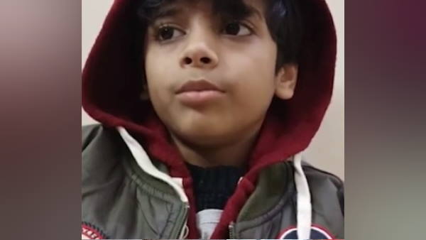 गुल्लक को तोड़ता देख मासूम बेटे का जवाब सुनकर चौक गए पिता