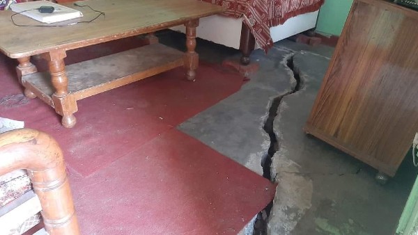 जोशीमठ का हर घर, प्रत्येक व्यक्ति एक दर्द भरी कहानी बयां कर रही 