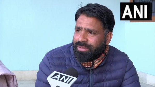 '9 लोगों के परिवार को एक ही कमरे में रहने को मजबूर किया गया..'
