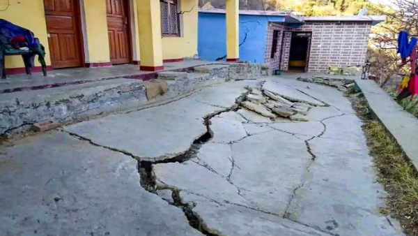 603 घरों में आई दरार