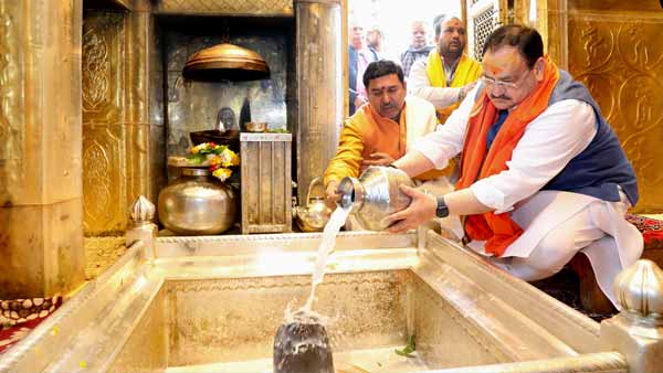 दर्शन करने के बाद लिए चाय की चुस्की 