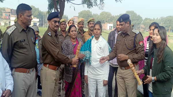 सपा सुप्रीमो अखलेश यादव ने की मदद सपा सुप्रीमो अखलेश यादव ने की मदद