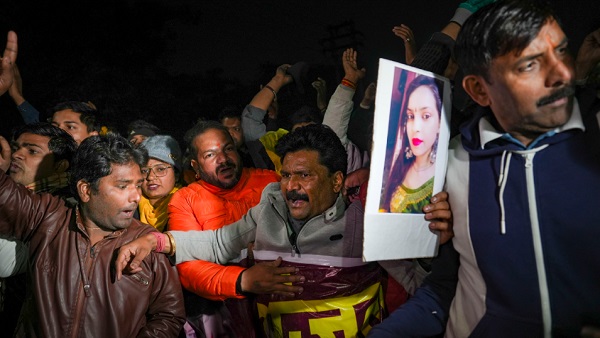 अंतिम संस्कार के बाद क्यों सामने आई निधि? अंतिम संस्कार के बाद क्यों सामने आई निधि?