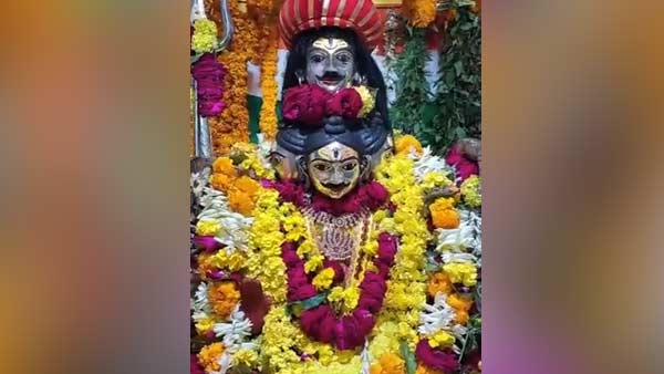 लग्‍नानुसार शाम 7 बजे हुआ तिलक