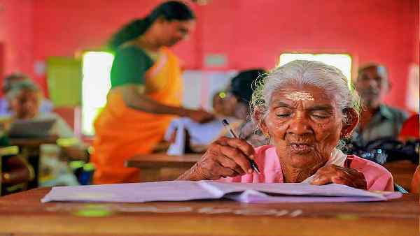 सर या मैडम को मौलिक अधिकारों का हनन बताया था